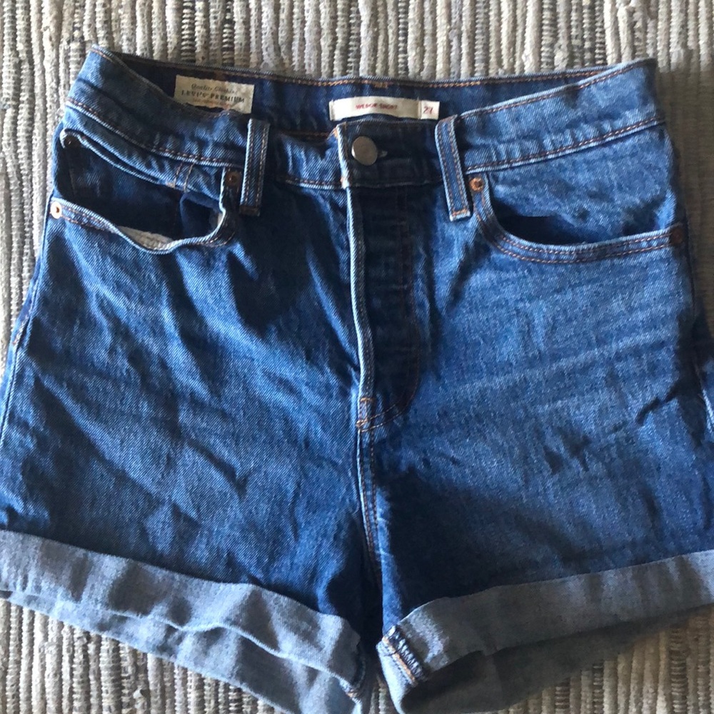 Levi’s wedgie shorts. High waisted. Cuffed.